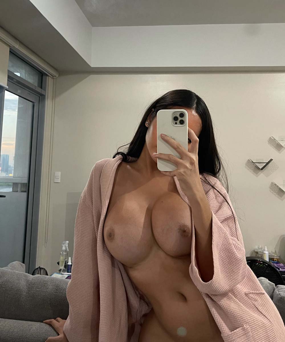 Angela Castellanos naked in Napeydo
