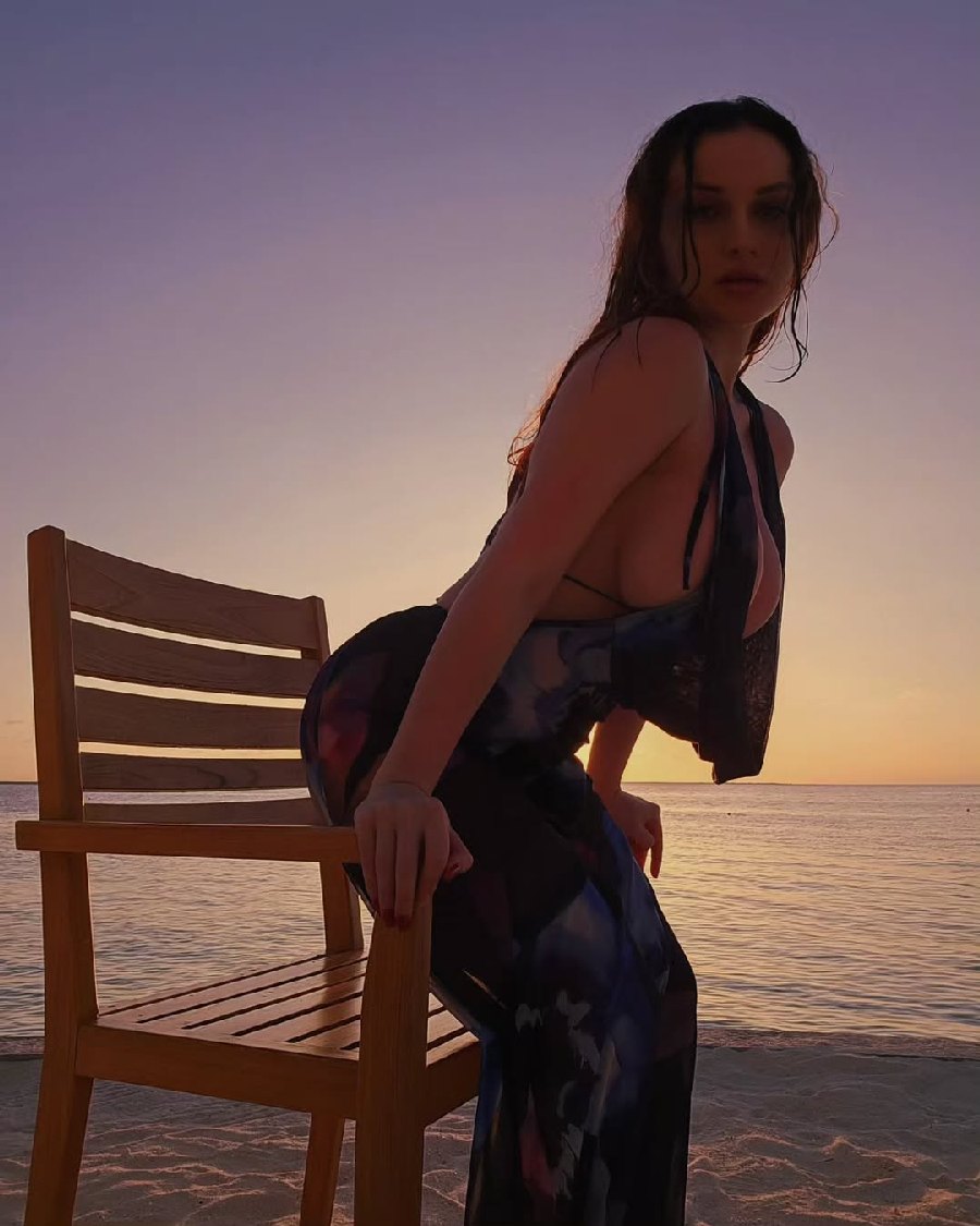 Sexy girl Miranda Faith nude in Napeydo