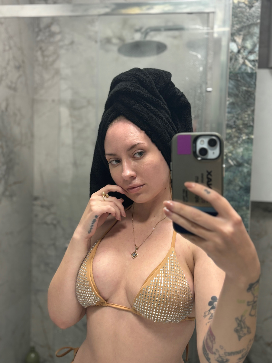 Nude girl KateV in Napeydo