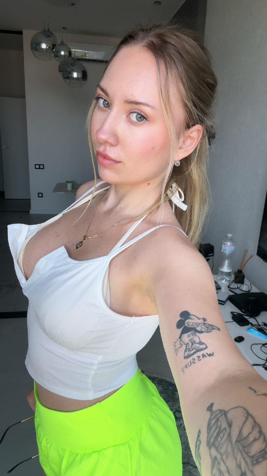 KateV in her underwear in Napeydo