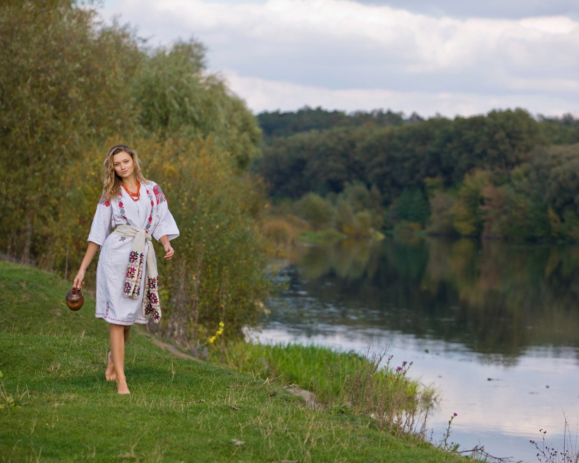 Nude girl Slavic women in Napeydo