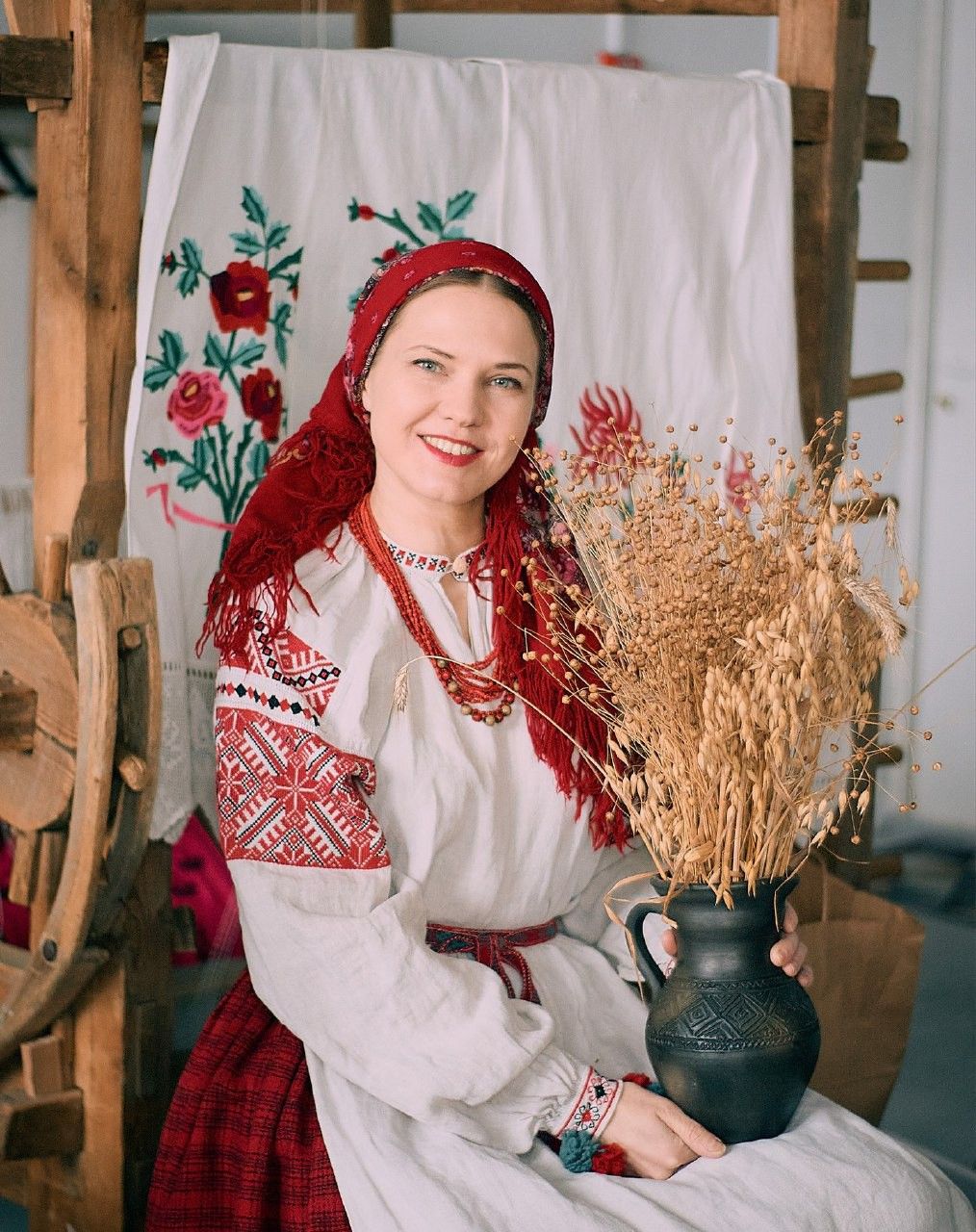 Women in Slavic costumes in Napeydo