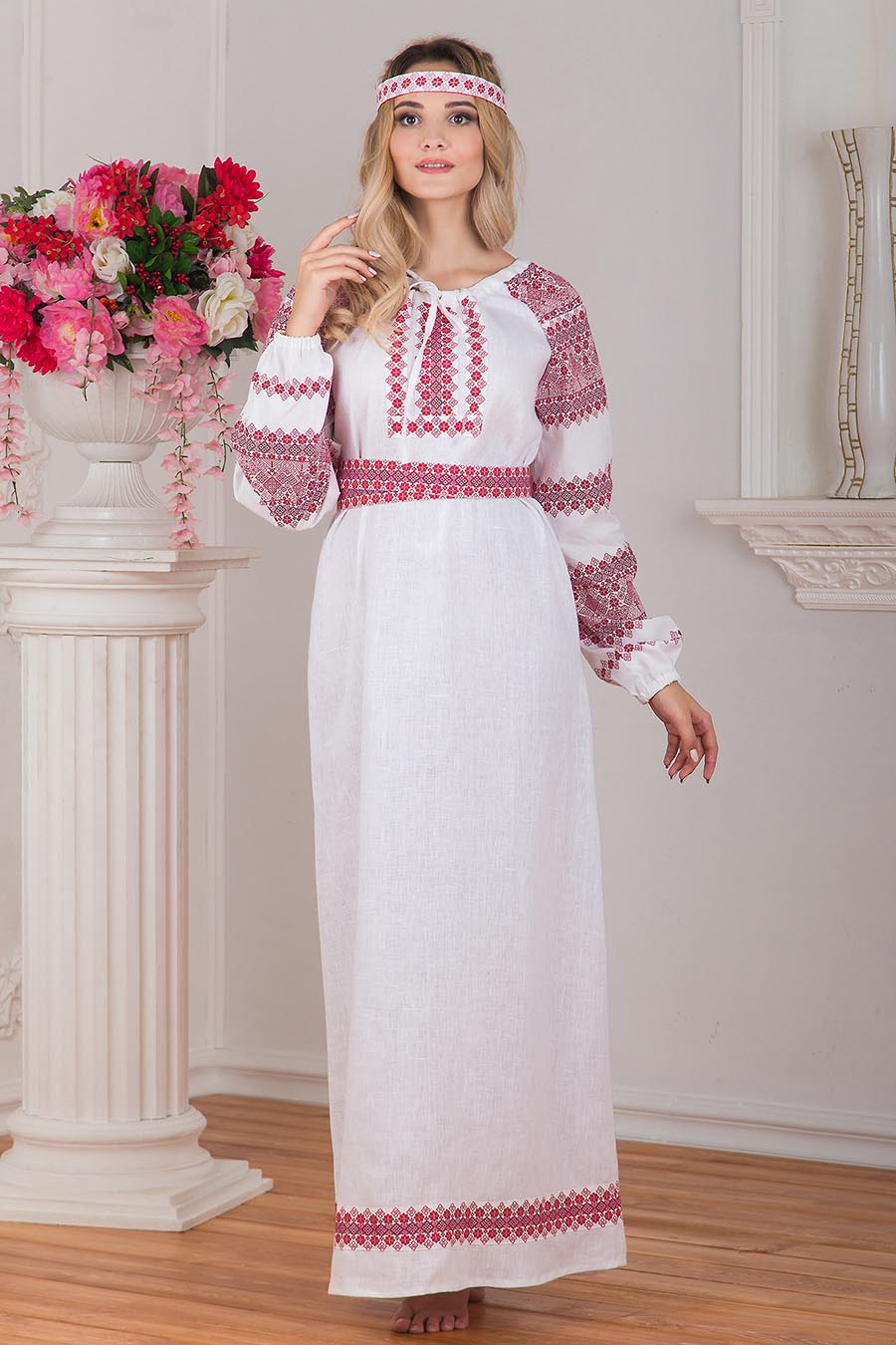 Women in Slavic costumes in Napeydo