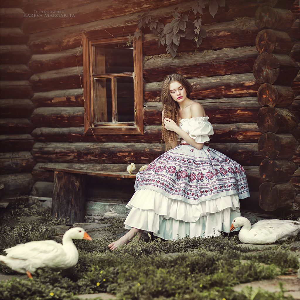 Women in Slavic costumes in Napeydo