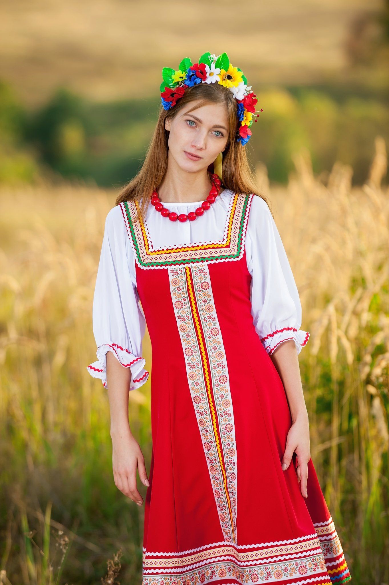 Women in Slavic costumes in Napeydo
