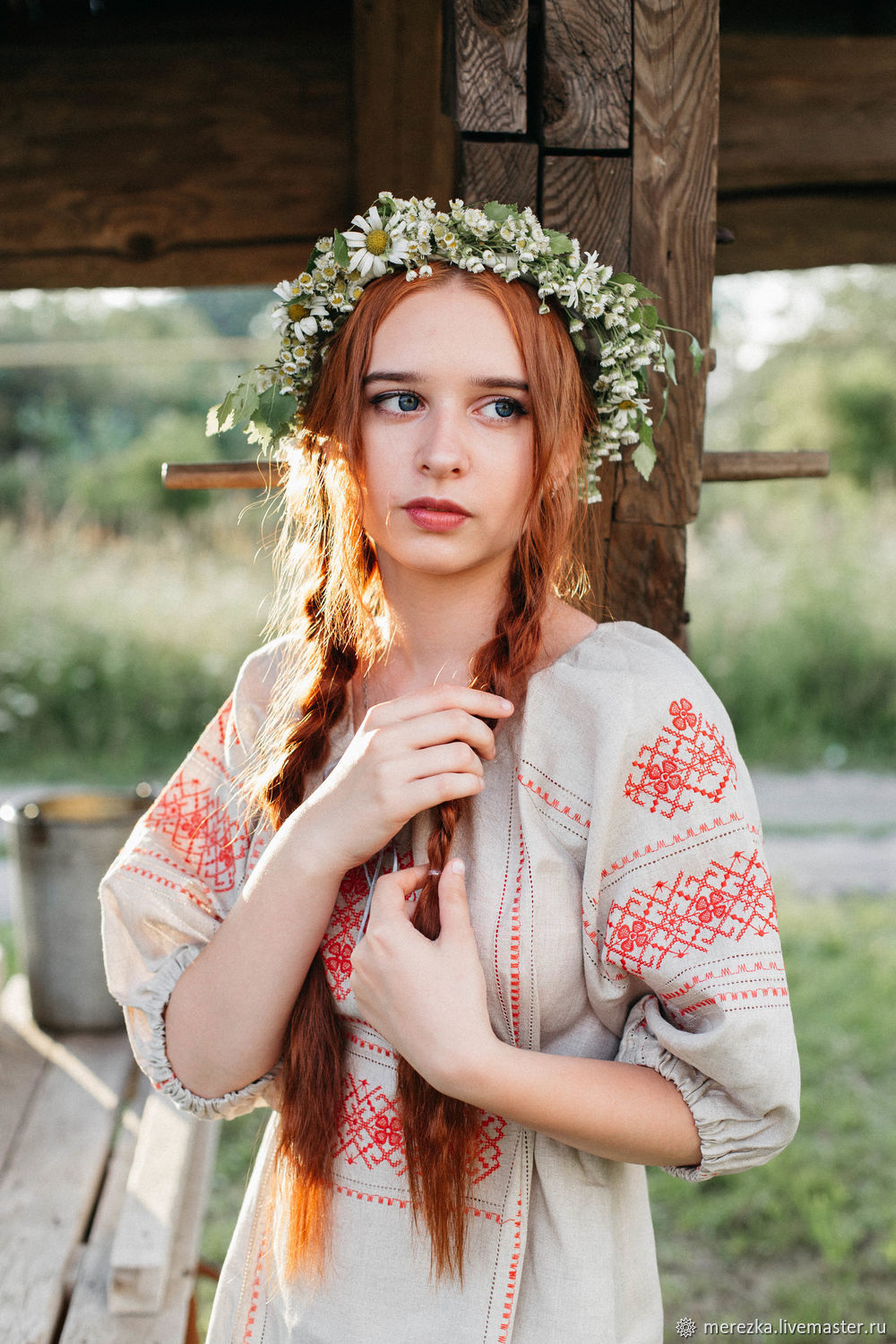 Girls in Slavic costumes in Napeydo