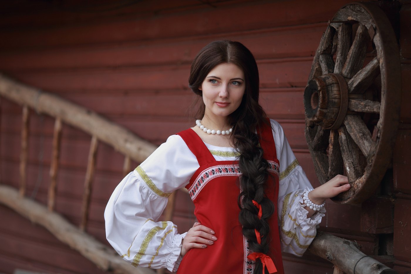 Girls in Slavic costumes in Napeydo