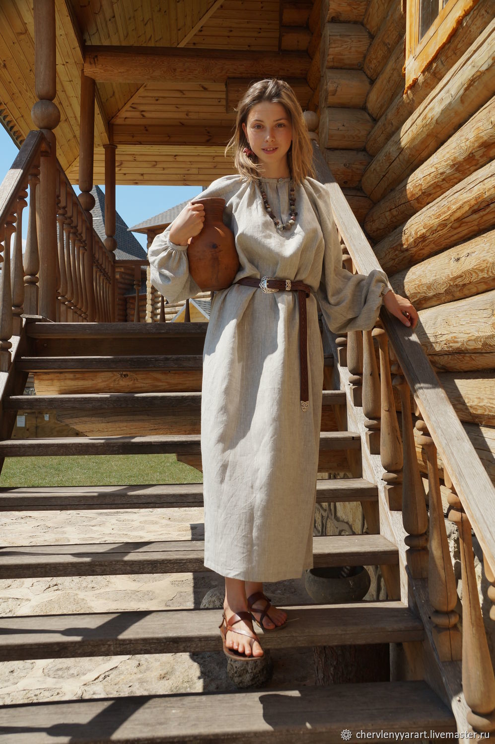 Girls in Slavic costumes in Napeydo