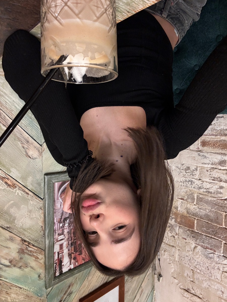 Fresh photos, fresh mood — Tina online in Napeydo